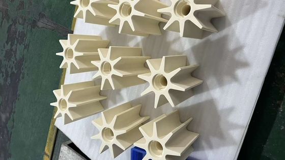 25w/mk ความสามารถในการนําความร้อน สีขาว / สีเหลือง Alumina Oxide Ceramic With Long Lifespan