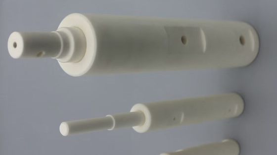 14 KV/mm สัตถีไฟฟ้าหมัด 9.6 อุตสาหกรรมเกรดอะลูมิเนียมออกไซด์