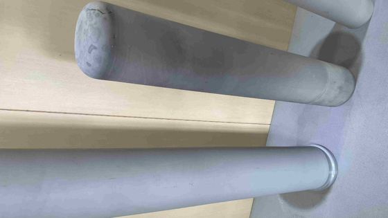 ความบริสุทธิ์สูง สีดําเทา ความแข็งแรง Dielectric ท่อป้องกันเซรามิกซิลิคอนไนไตรด์ ใช้ในเหลวกรดแอลคาลี