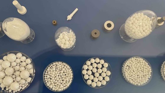 ความแข็งแกร่งในการบิดสูง 1100-1300 Hv Zirconia Ceramic Rod OEM