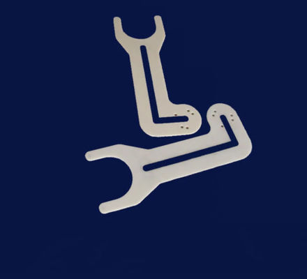 แขนเซรามิกทนความร้อนสูง Al2O3 แผ่นอลูมินาสำหรับอุปกรณ์เซมิคอนดักเตอร์