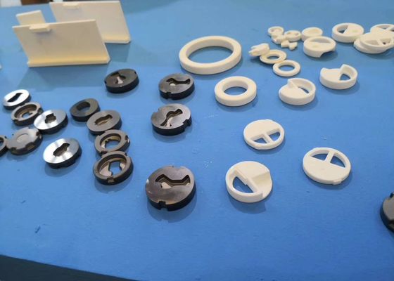 เซรามิกอะลูมิเนียมออกไซด์สีขาวความหนาแน่นสูงมีความแข็ง 9 โมห์ 3.8-3.9 G/Cm3